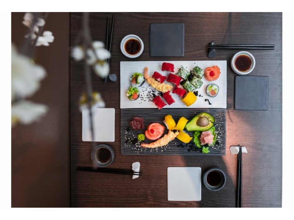 Zen Cmielow sushi set for 2 people